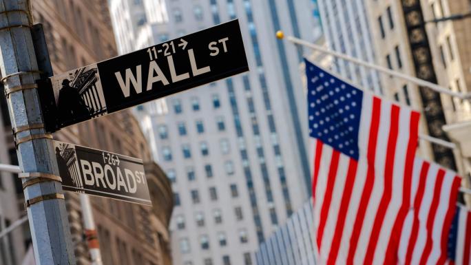 us-flag-and-wall-street-sign.jpg