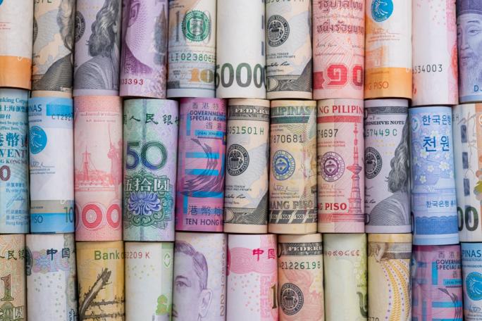 Notes of different currencies