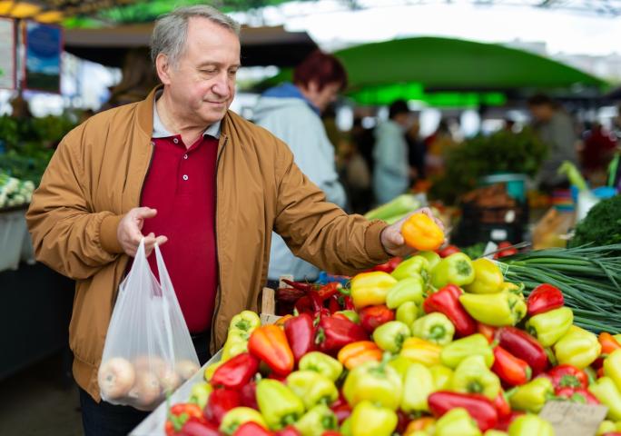Man choosing apples