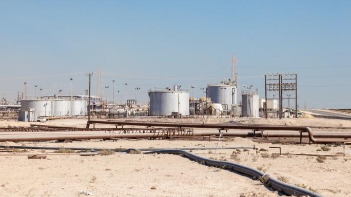 Petrochemical facilities in the desert