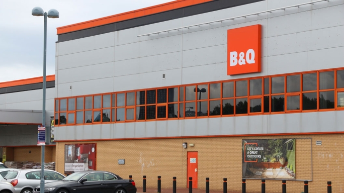 b&q store front