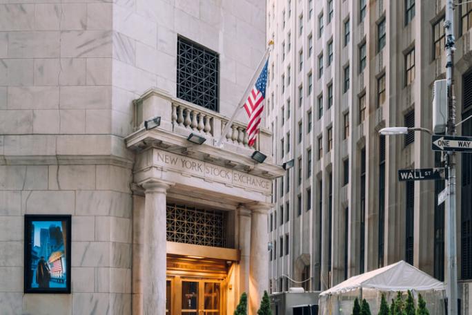 entrance to the new york stock exchange