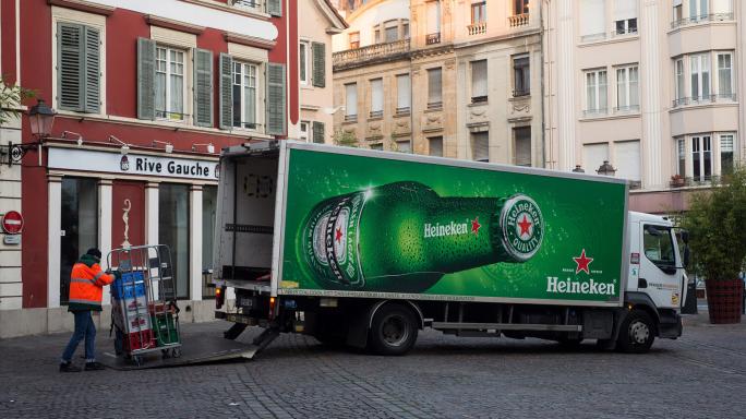 heineken truck unloading