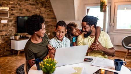 family-with-chilldren-in-front-of-laptop.jpg