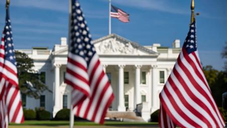 us-flags-with-white-house-in-the-background.jpg