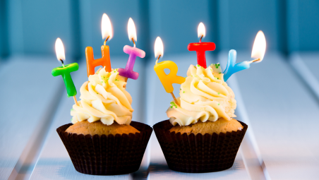 cakes with 30th birthday candles