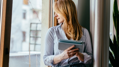 Lady with tablet